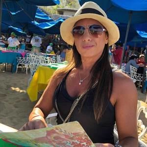 Meet your Posher, Christina